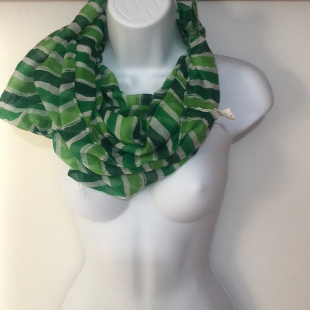 ✅FREE green striped scarf✅